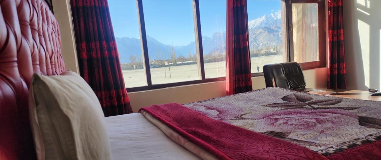 Green Orchard Skardu Bagian luar foto